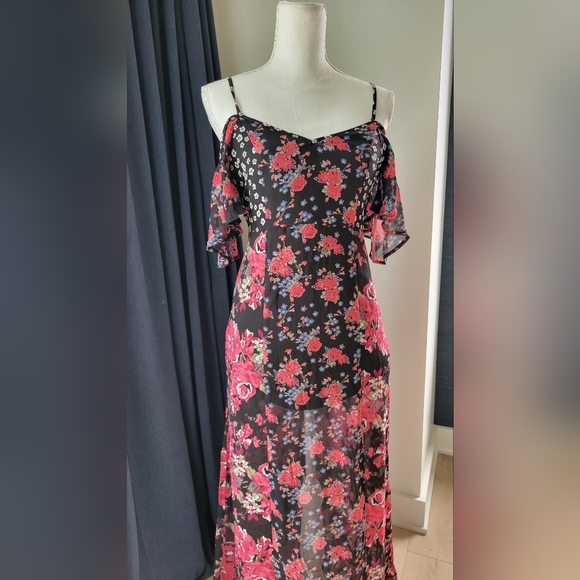 TARGET | Cold Shoulder Floral Maxi Dress - Picture 5 of 10